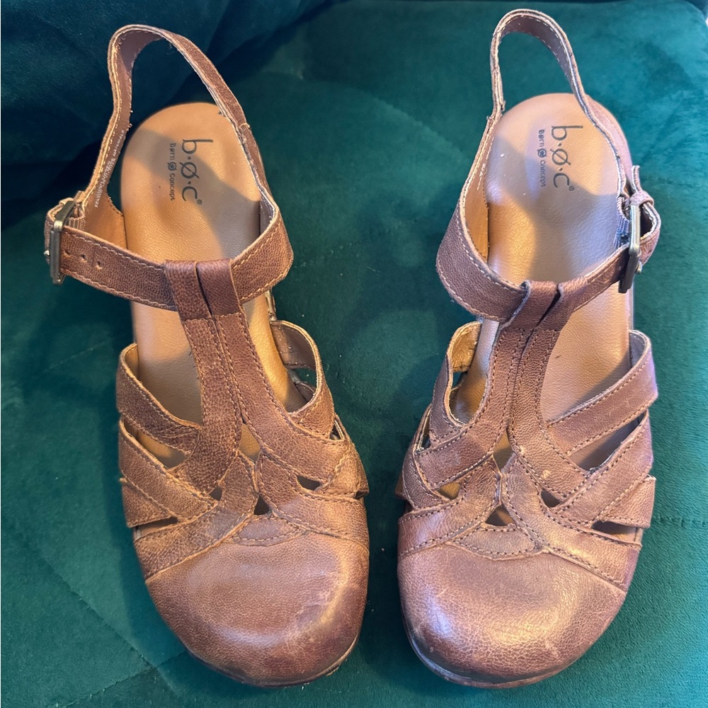 B.O.C. Brown Strappy Sandals size 9